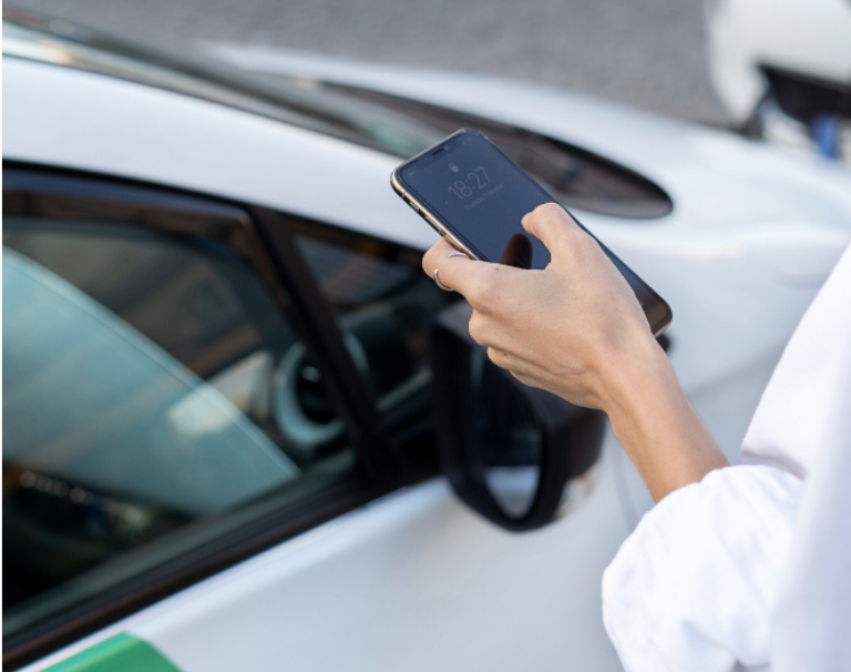 devo escolher um carro de mobilidade compartilhada ou um por assinatura